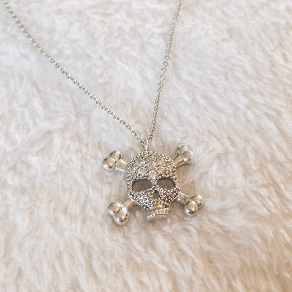 Skull and crossbones necklace - Picture 1 of 4